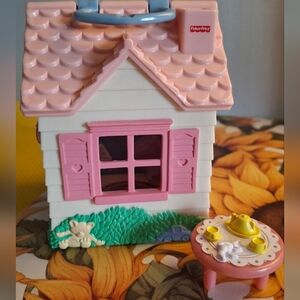 Fisher-Price Sweet Streets Girl's Club with tea table  Year2002 No Figures